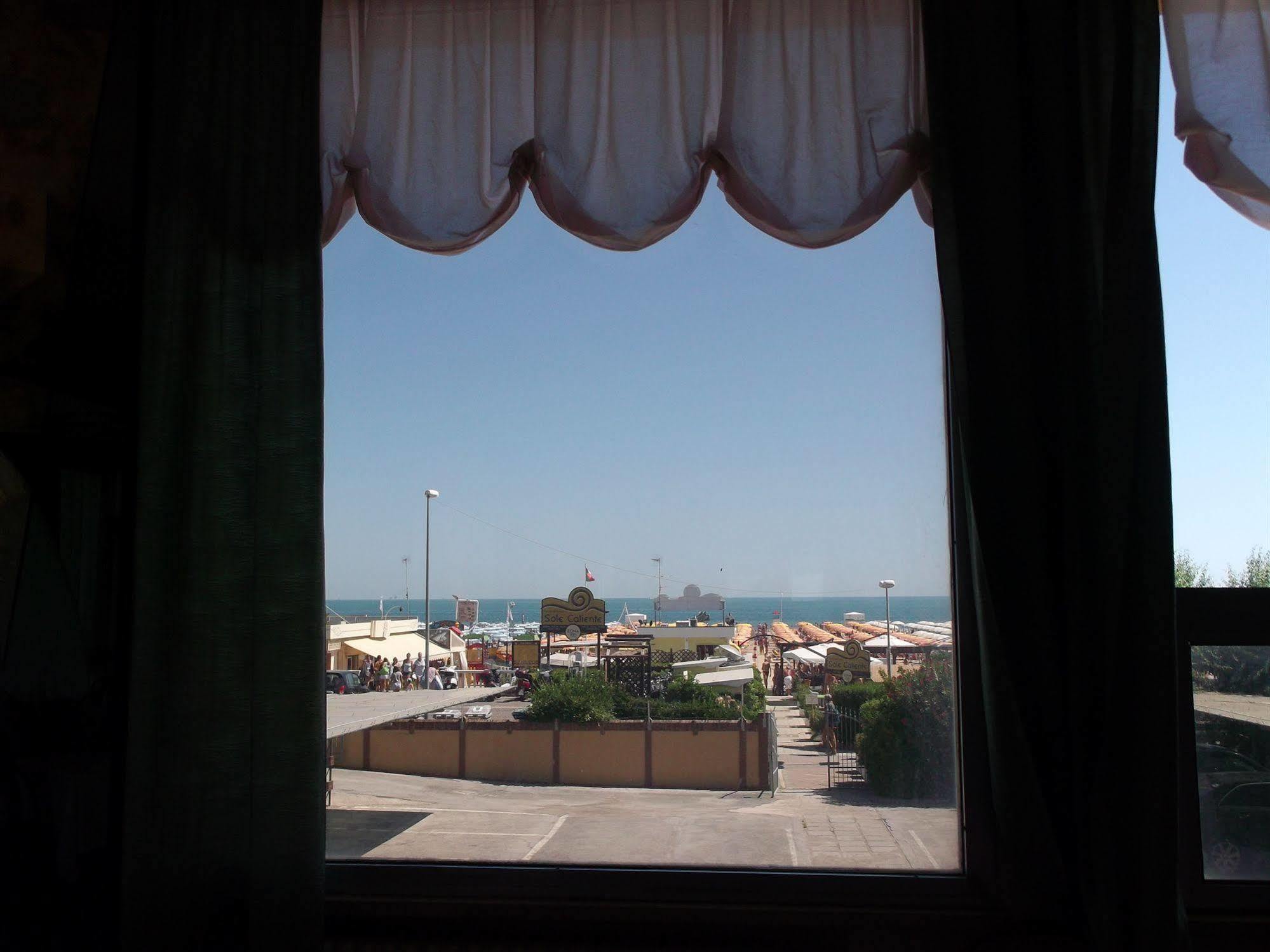Hotel Carlton Beach Rimini Luaran gambar