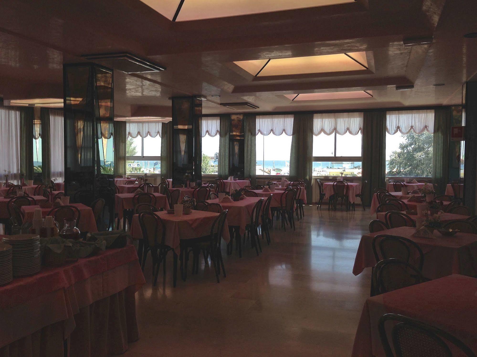 Hotel Carlton Beach Rimini Luaran gambar