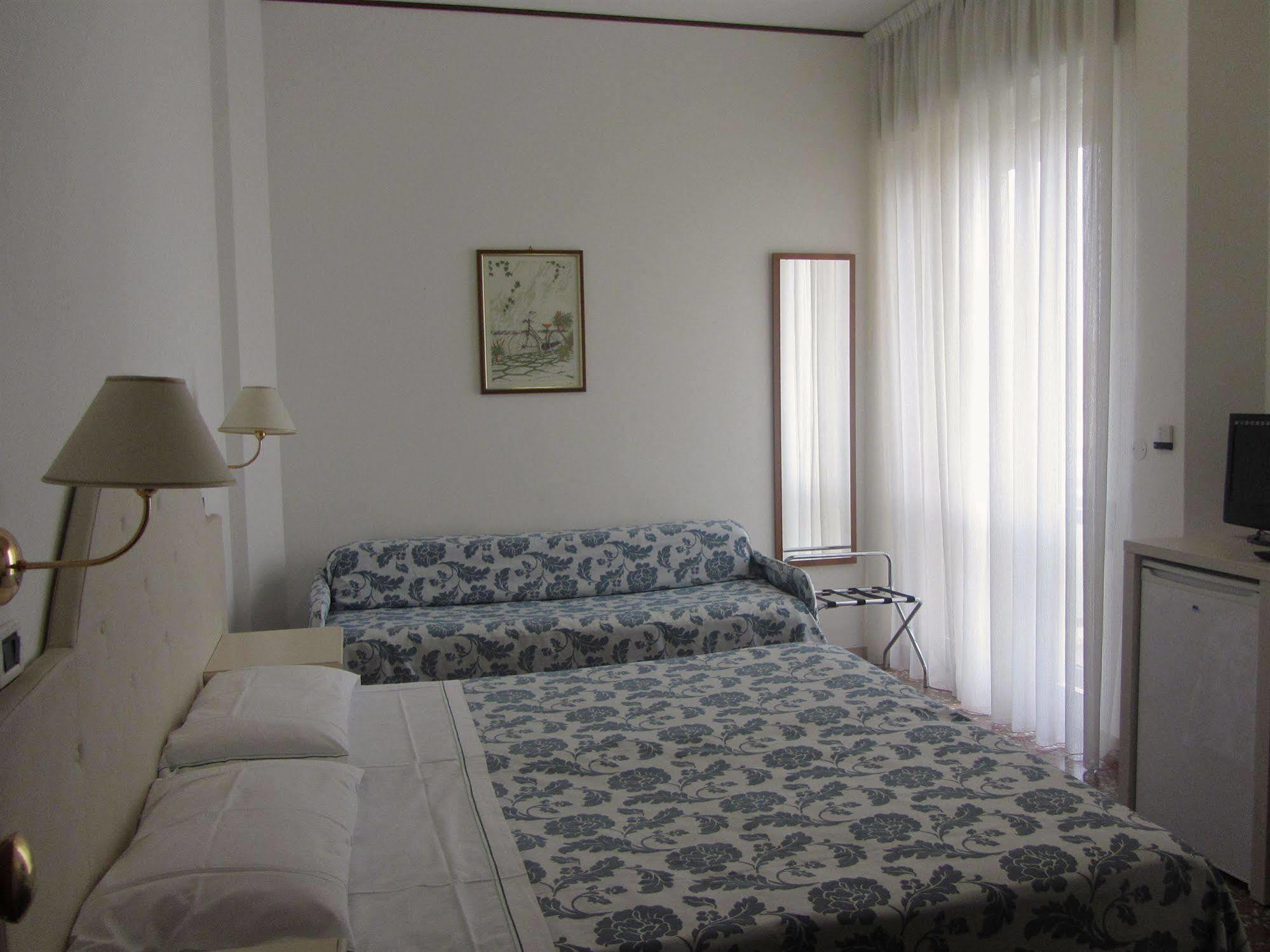 Hotel Carlton Beach Rimini Luaran gambar