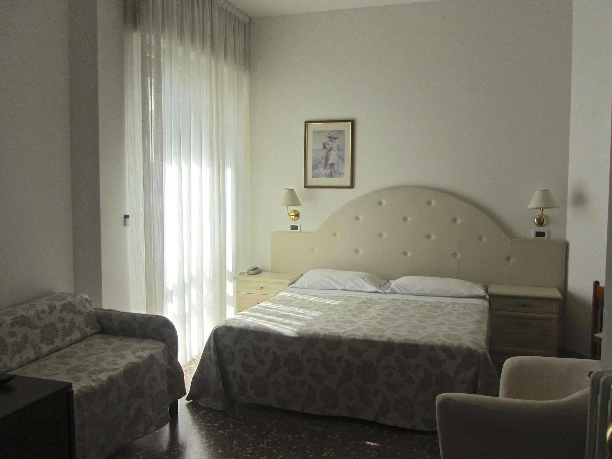 Hotel Carlton Beach Rimini Luaran gambar