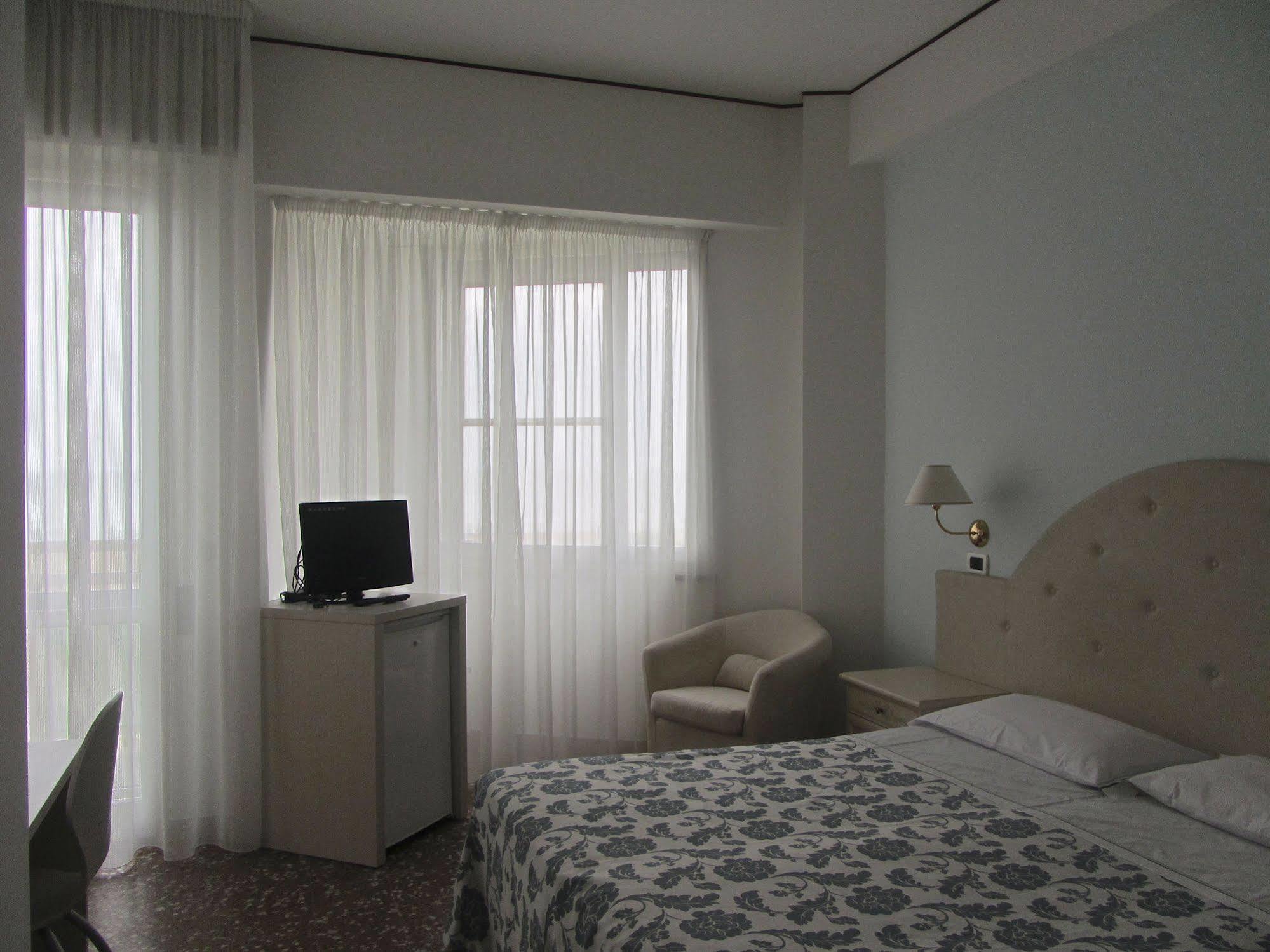 Hotel Carlton Beach Rimini Luaran gambar