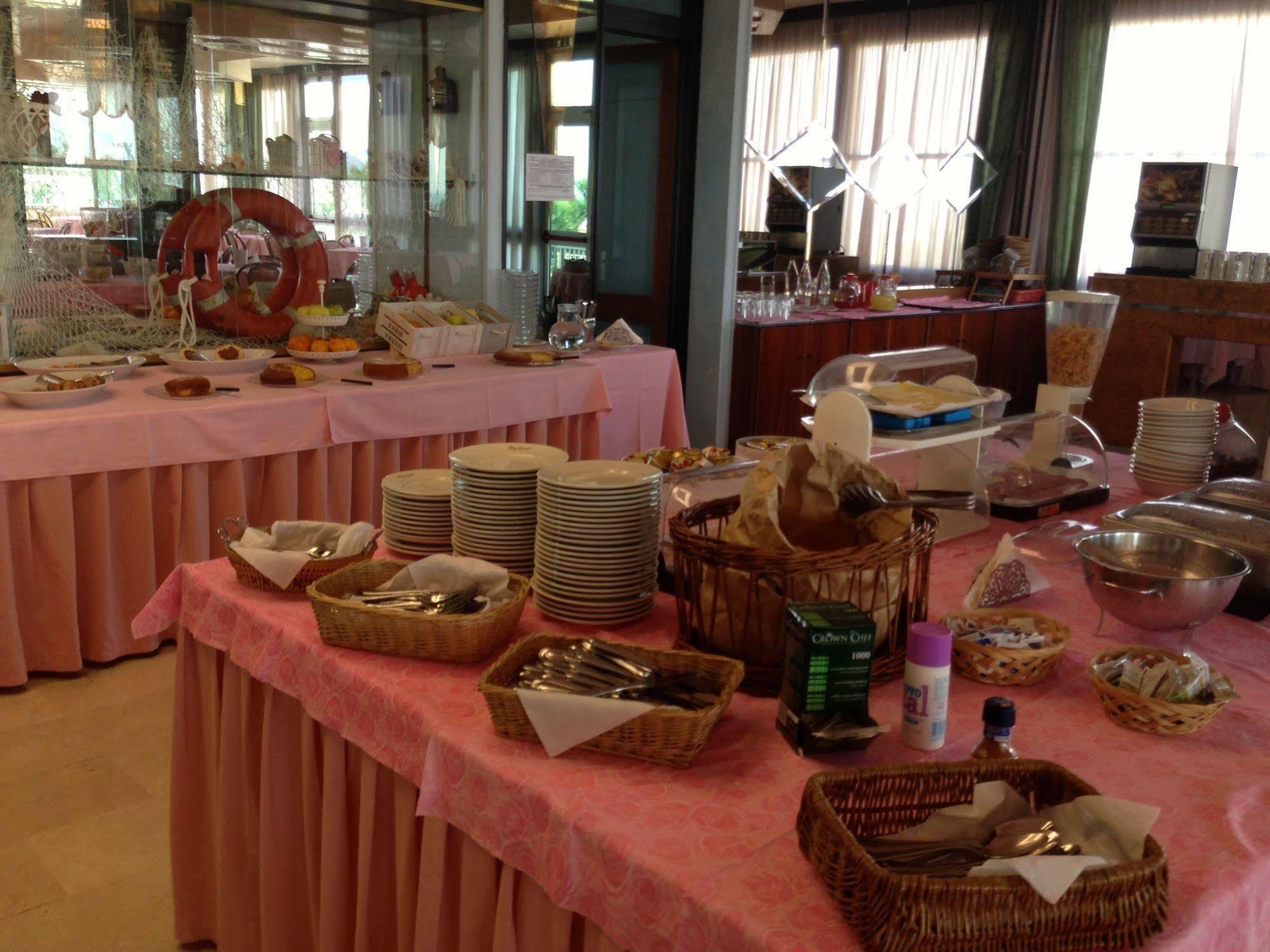 Hotel Carlton Beach Rimini Luaran gambar