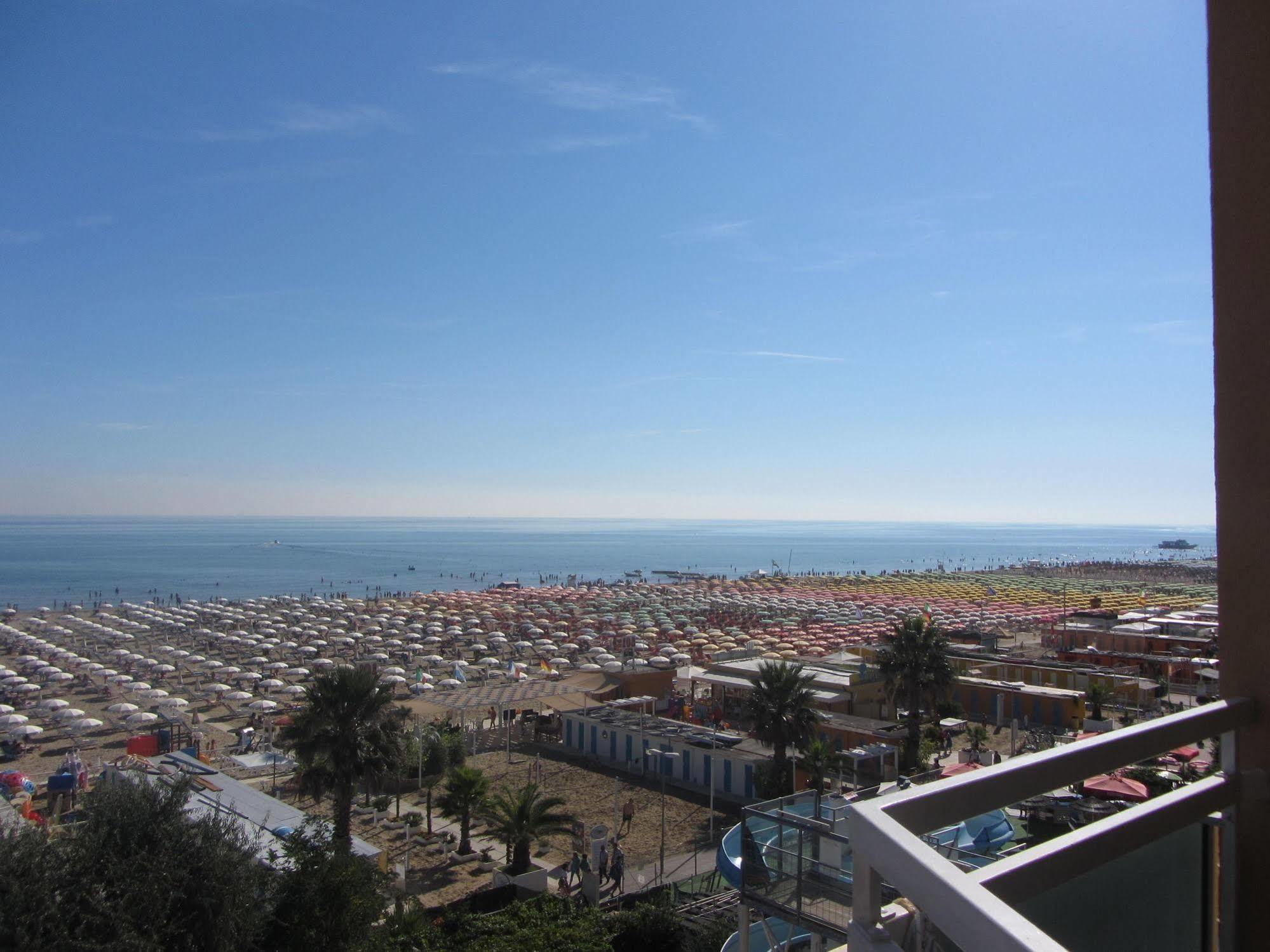 Hotel Carlton Beach Rimini Luaran gambar